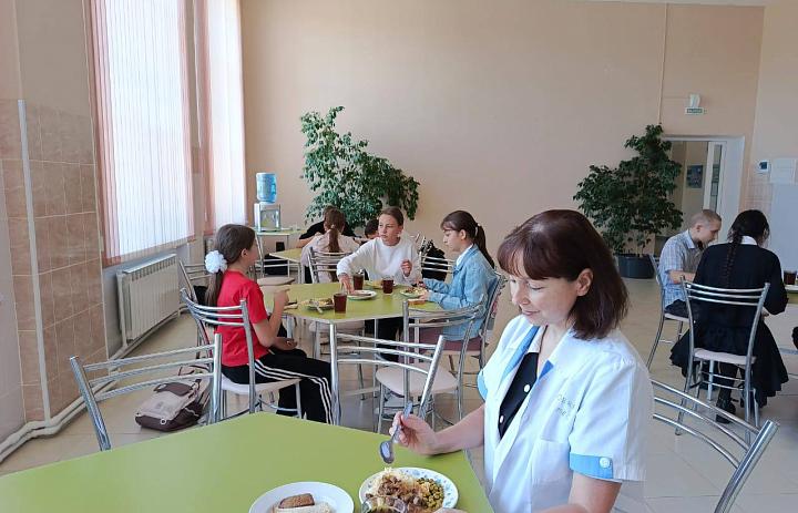 24.09.2025 Продолжается родительский контроль организации горячего питания учащихся.